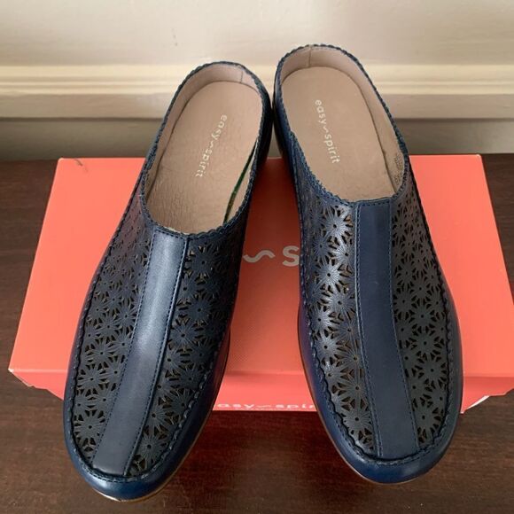 Easy Spirit  soft leather upper & lining lightweight dusk clog cushioned size 6 - Picture 2 of 9